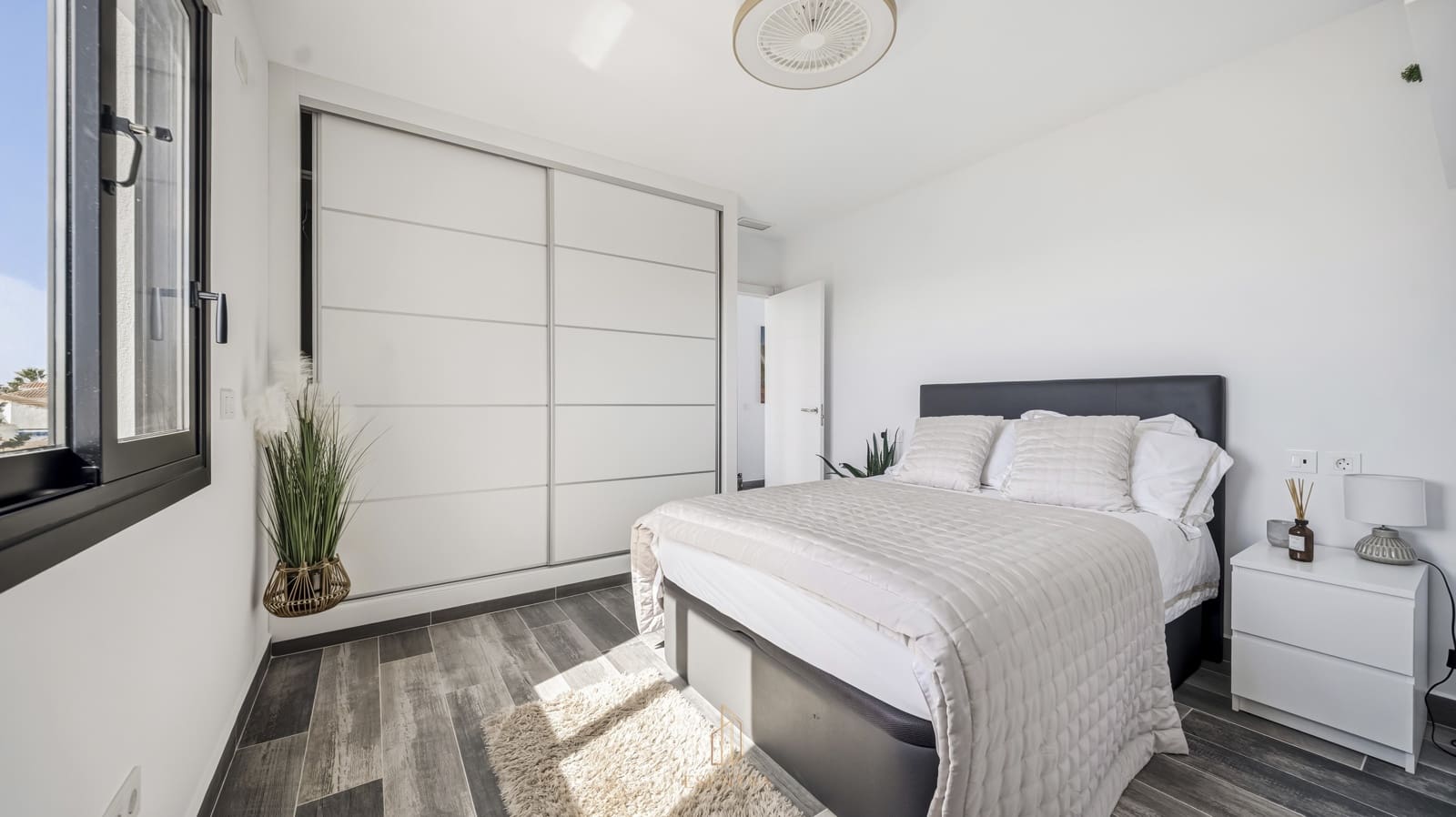 6 soveværelse Villa til salg i San Luis med swimmingpool garage - € 885.000 (Ref: 9750943)