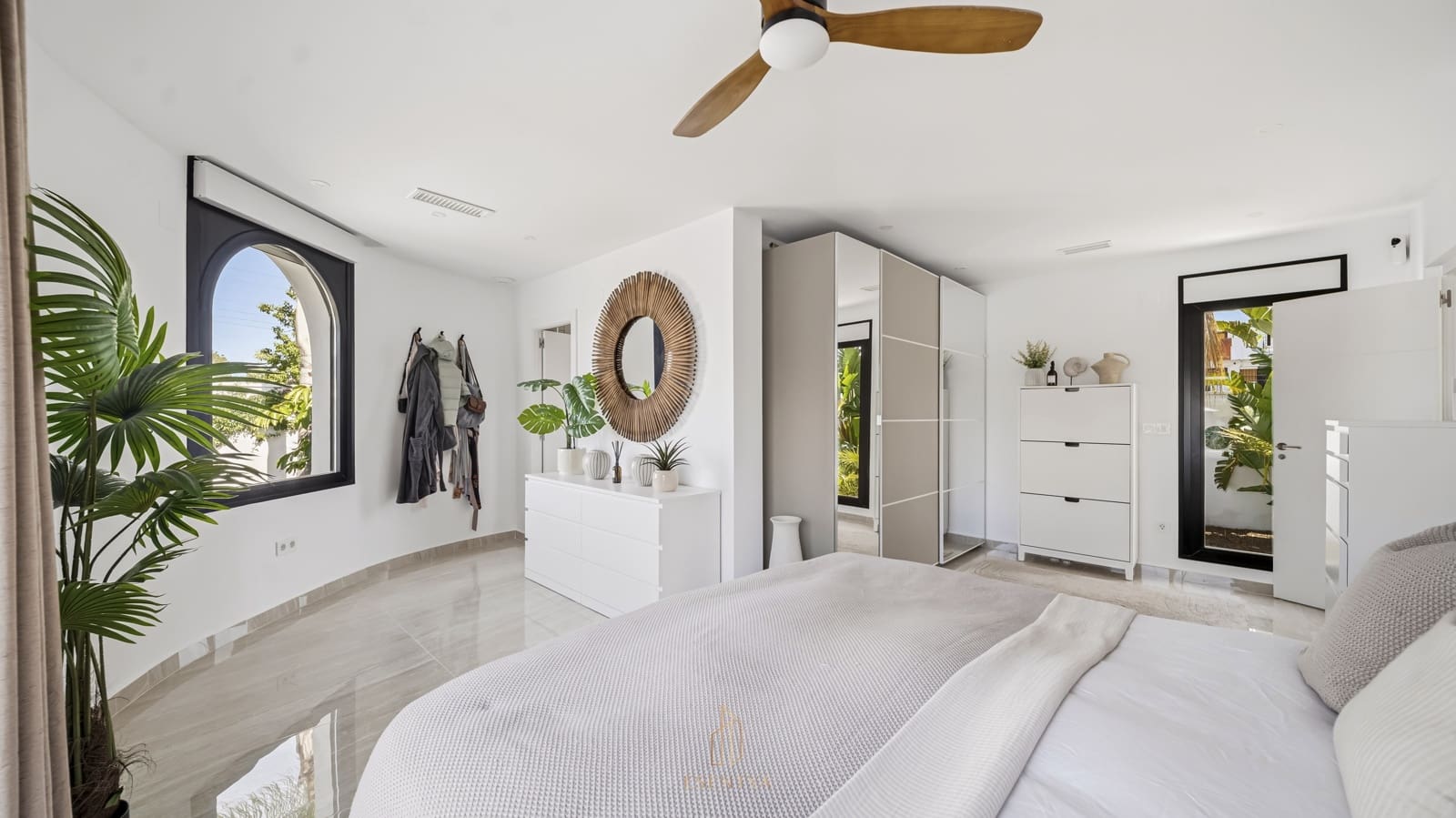 6 soveværelse Villa til salg i San Luis med swimmingpool garage - € 885.000 (Ref: 9750943)