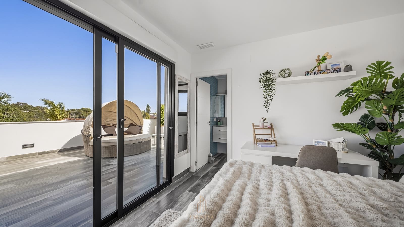 6 soveværelse Villa til salg i San Luis med swimmingpool garage - € 885.000 (Ref: 9750943)