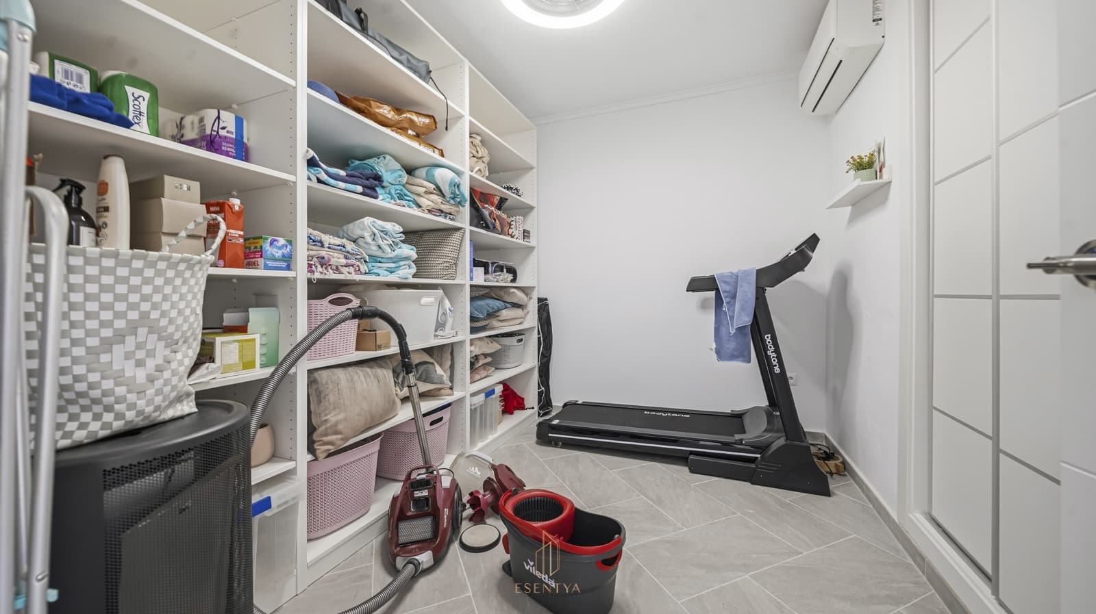 6 soveværelse Villa til salg i San Luis med swimmingpool garage - € 885.000 (Ref: 9750943)