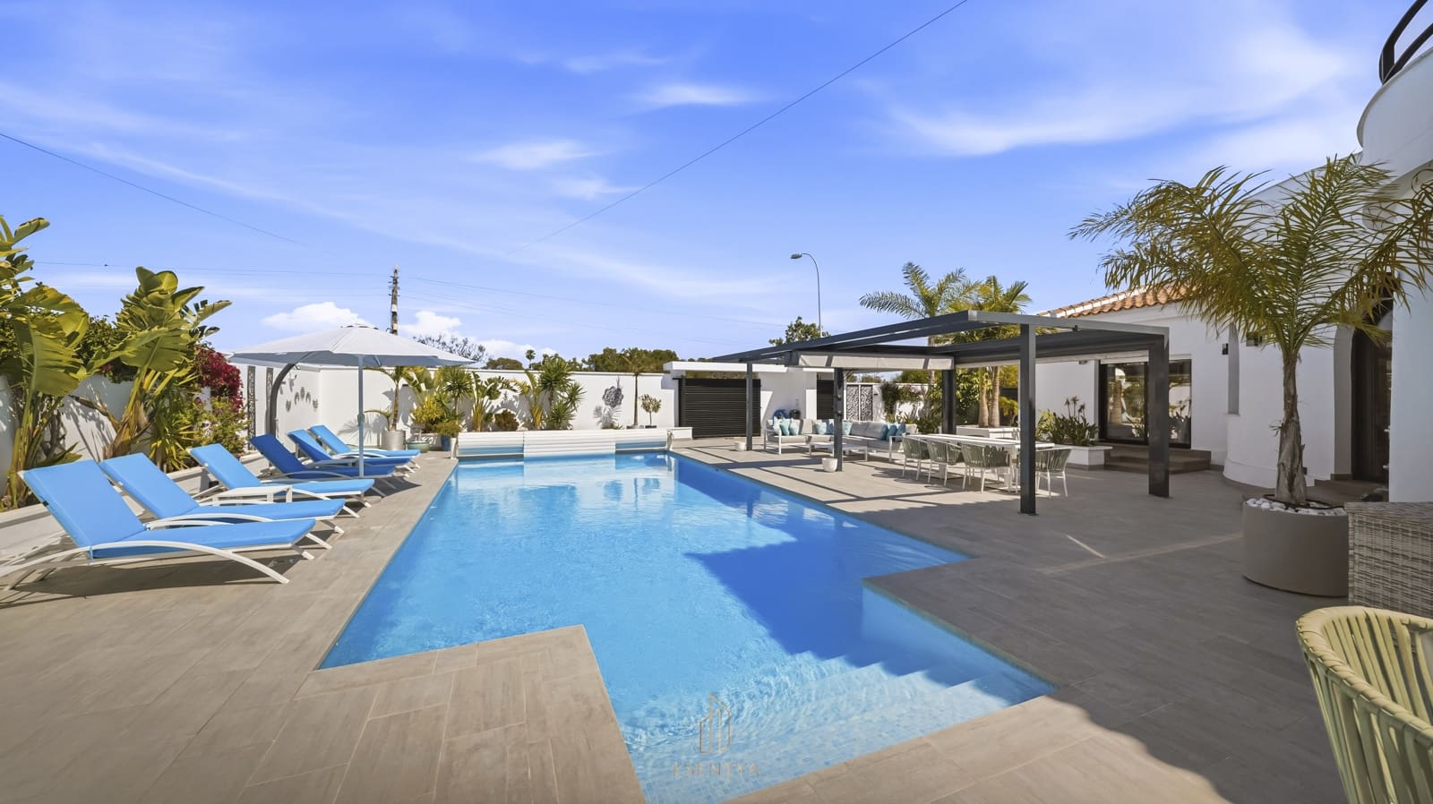 6 soveværelse Villa til salg i San Luis med swimmingpool garage - € 885.000 (Ref: 9750943)