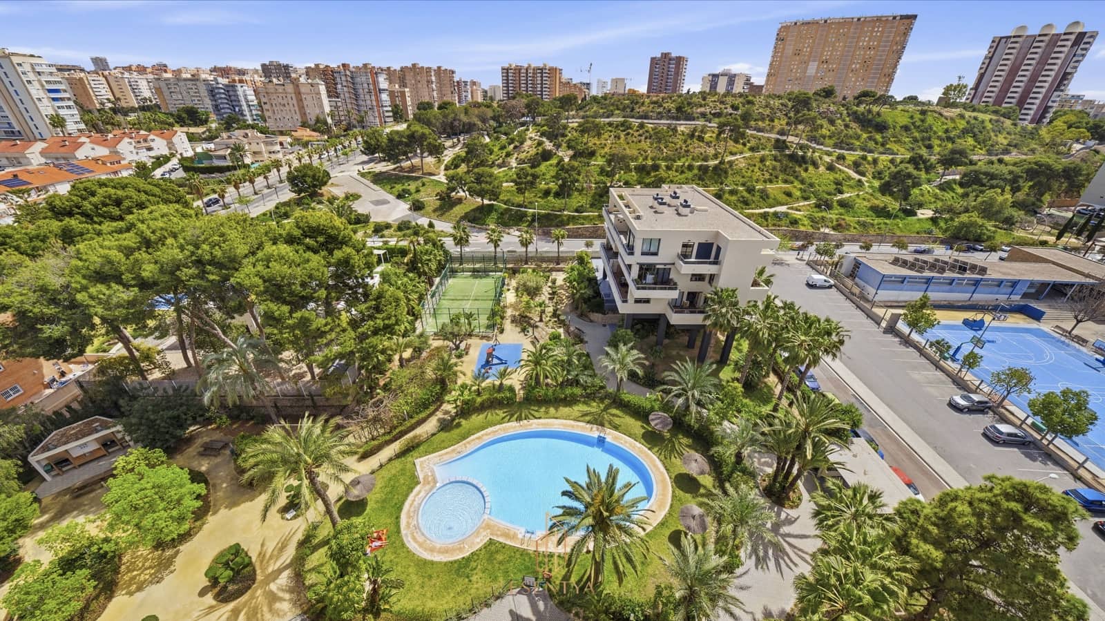 3 chambre Penthouse à vendre à Alicante ville avec piscine garage - 830 000 € (Ref: 9773544)