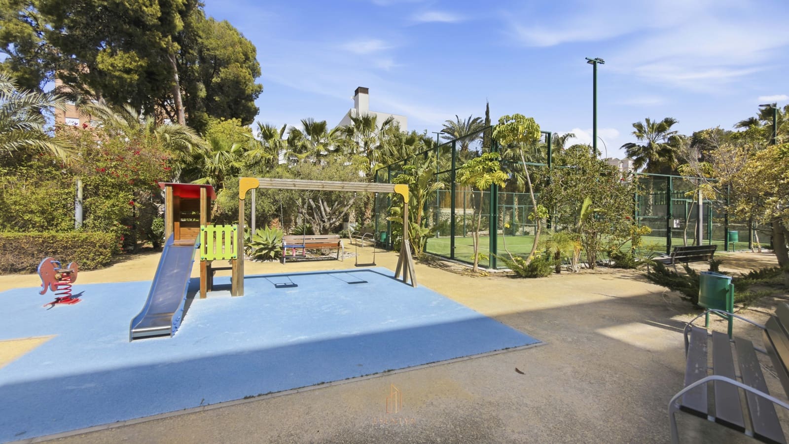 3 chambre Penthouse à vendre à Alicante ville avec piscine garage - 830 000 € (Ref: 9773544)