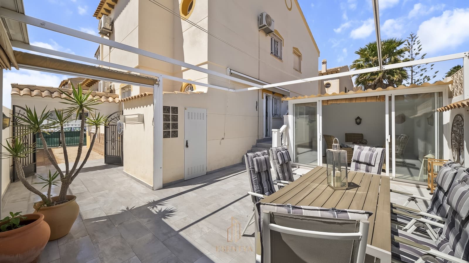 3 bedroom Finca/Country House for sale in Playa Flamenca with pool garage - € 259,900 (Ref: 9802887)