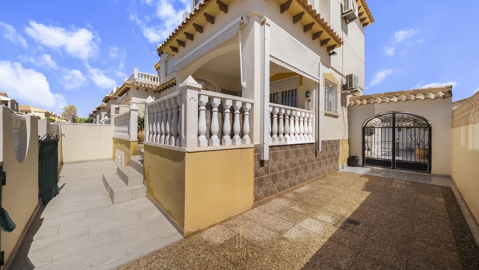 3 bedroom Finca/Country House for sale in Playa Flamenca with pool garage - € 259,900 (Ref: 9802887)