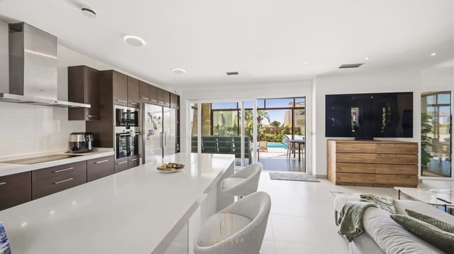 5 chambre Villa/Maison à vendre à Aguas Nuevas, Torrevieja avec piscine garage - 1 159 000 € (Ref: 9823790)