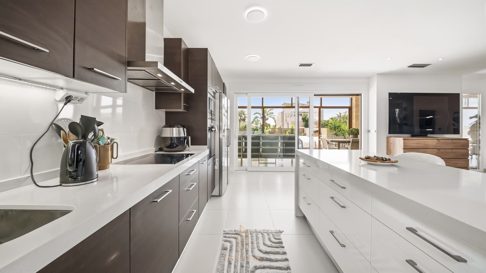 5 chambre Villa/Maison à vendre à Aguas Nuevas avec piscine garage - 1 159 000 € (Ref: 9823790)