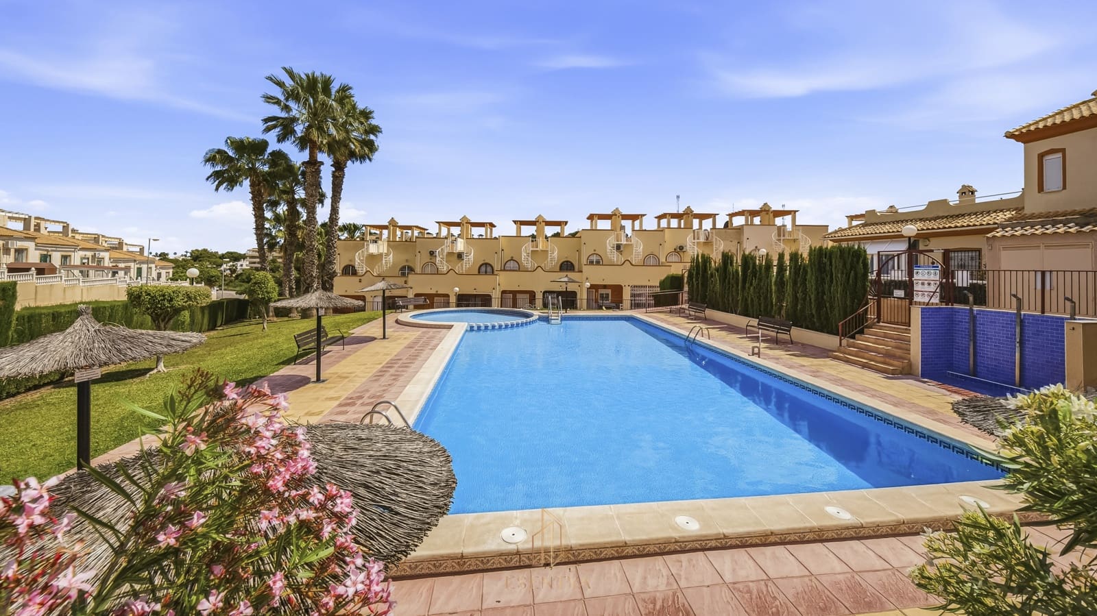 Ático de 3 habitaciones en Filipinas en venta con piscina garaje - 199.000 € (Ref: 9836788)