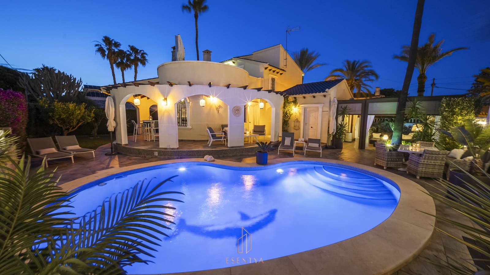 5 bedroom Villa for sale in Cabo Roig with pool garage - € 1,100,000 (Ref: 9844263)