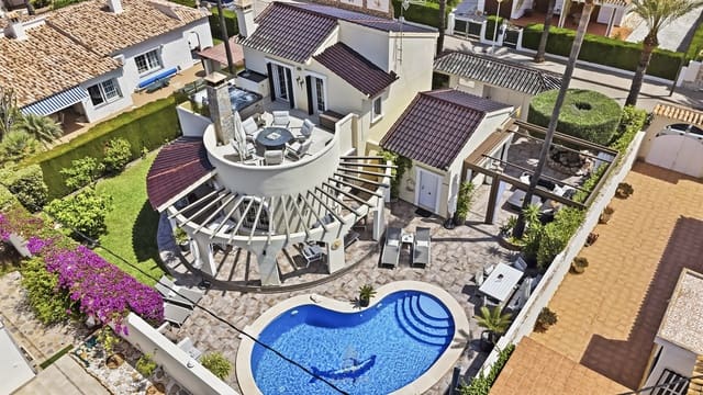 Chalet de 5 habitaciones en Cabo Roig, Orihuela en venta con piscina garaje - 1.100.000 € (Ref: 9844263)