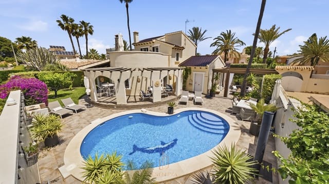 Chalet de 5 habitaciones en Cabo Roig, Orihuela en venta con piscina garaje - 1.100.000 € (Ref: 9844263)