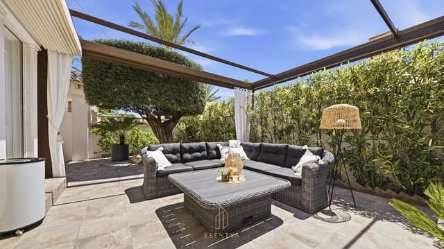 Chalet de 5 habitaciones en Cabo Roig, Orihuela en venta con piscina garaje - 1.100.000 € (Ref: 9844263)