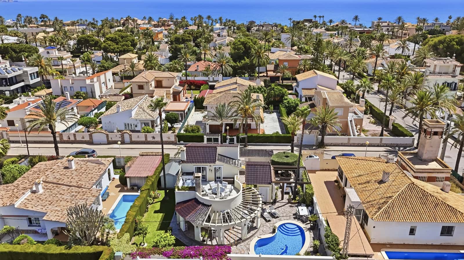 5 bedroom Villa for sale in Cabo Roig with pool garage - € 1,100,000 (Ref: 9844263)