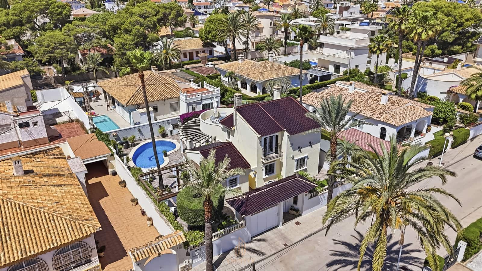 5 bedroom Villa for sale in Cabo Roig with pool garage - € 1,100,000 (Ref: 9844263)