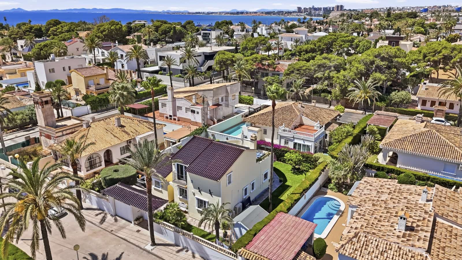 5 bedroom Villa for sale in Cabo Roig with pool garage - € 1,100,000 (Ref: 9844263)