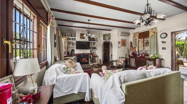 5 slaapkamer Villa te koop in Daya Vieja met zwembad garage - € 560.000 (Ref: 9858306)
