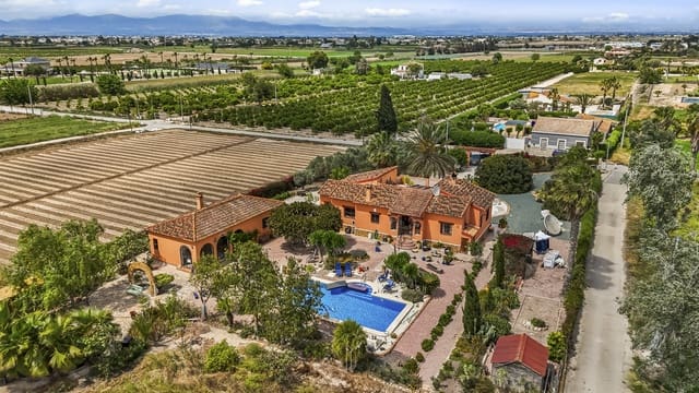 5 slaapkamer Villa te koop in Daya Vieja met zwembad garage - € 560.000 (Ref: 9858306)