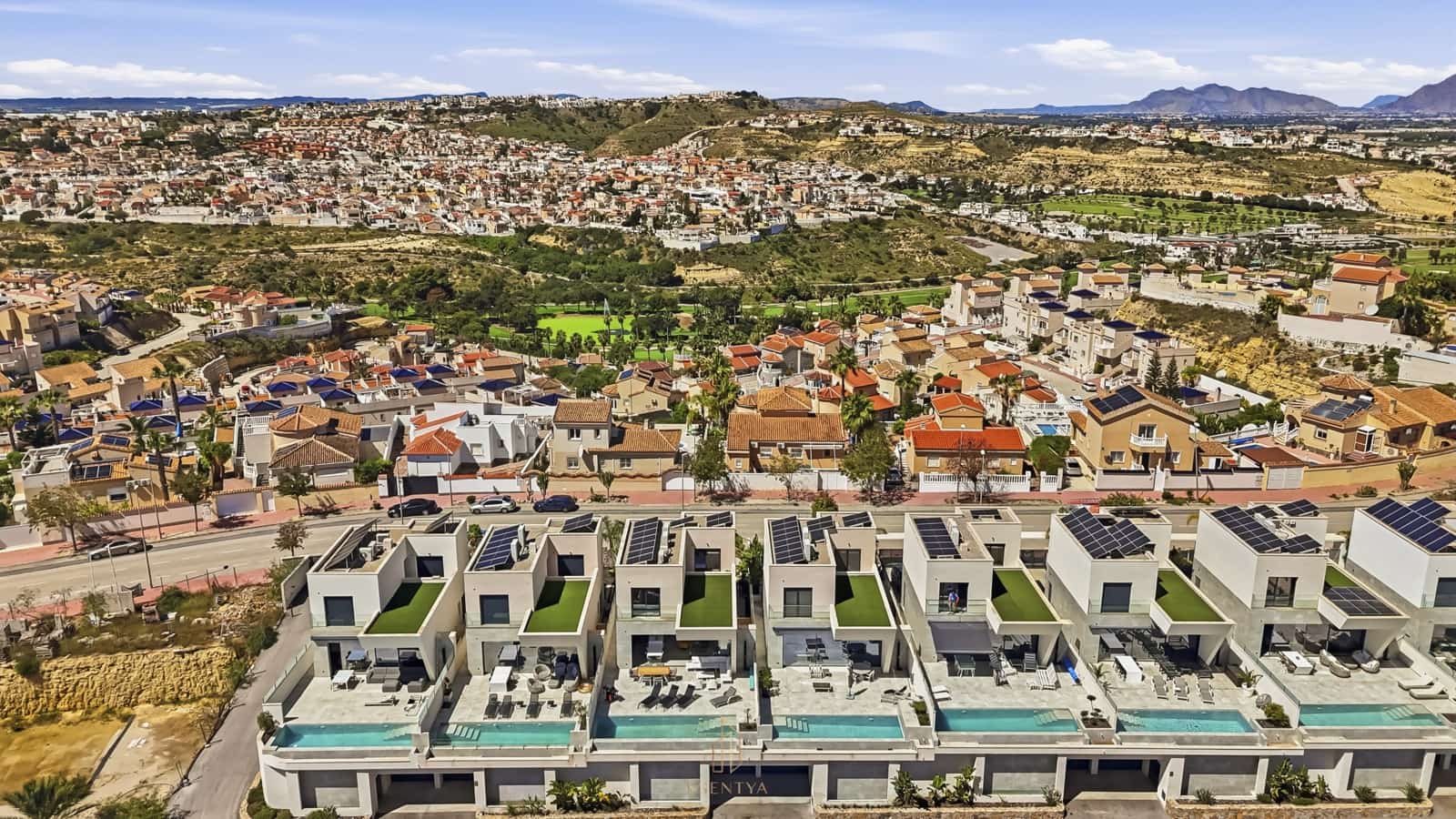 Chalet de 4 habitaciones en Ciudad Quesada en venta con piscina garaje - 729.000 € (Ref: 9890630)
