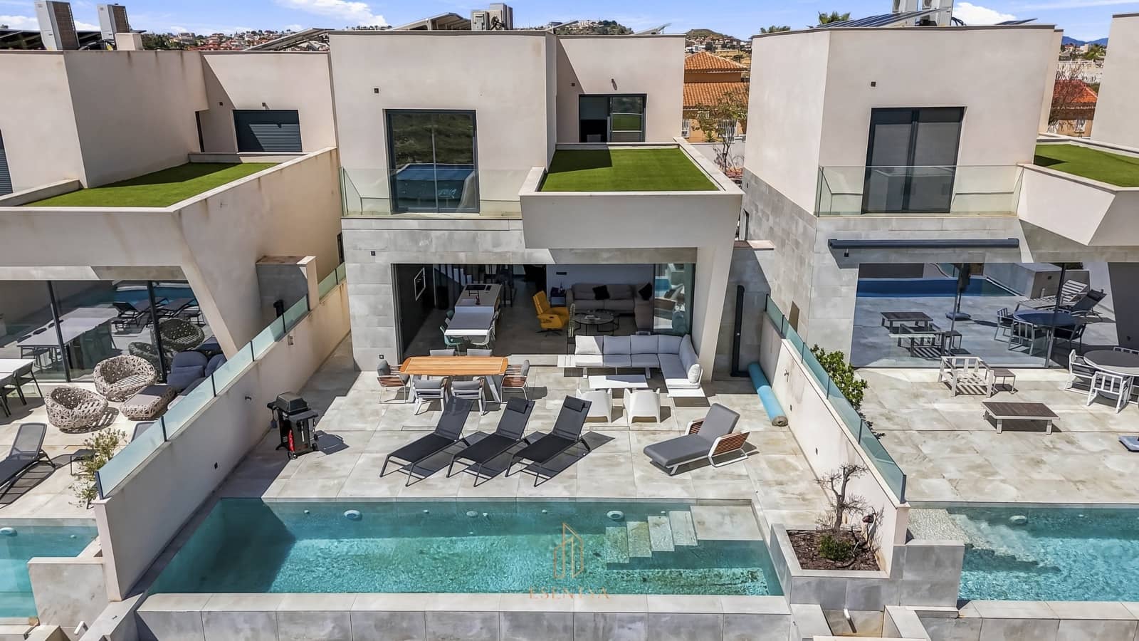 4 bedroom Villa for sale in Ciudad Quesada with pool garage - € 699,000 (Ref: 9890630)