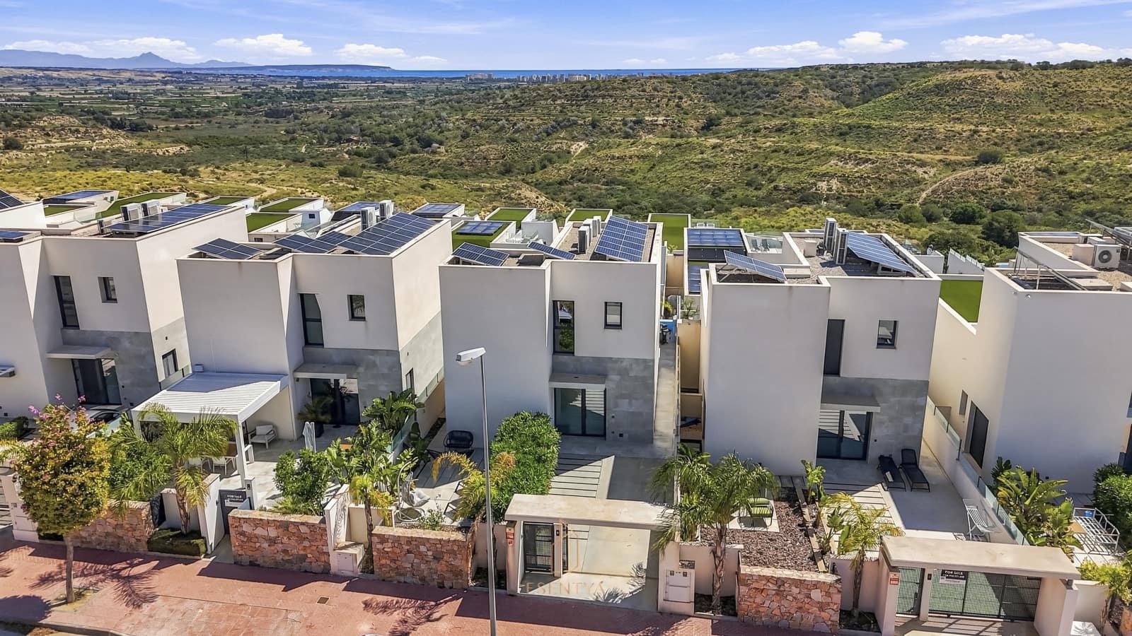 4 bedroom Villa for sale in Ciudad Quesada with pool garage - € 699,000 (Ref: 9890630)