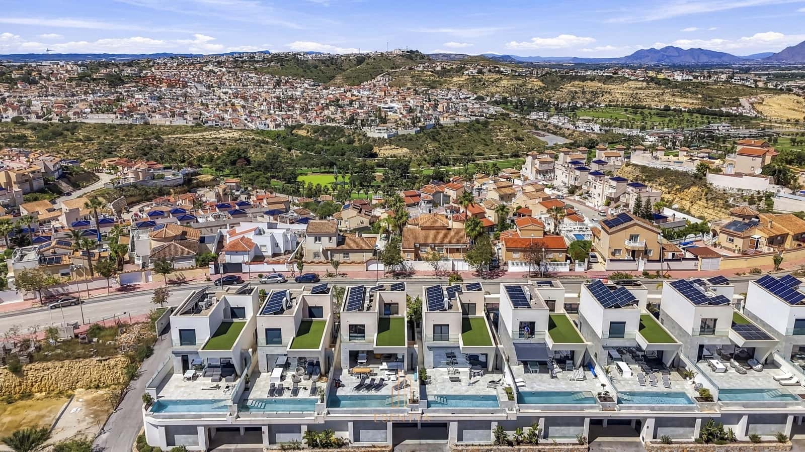 4 bedroom Villa for sale in Ciudad Quesada with pool garage - € 699,000 (Ref: 9890630)