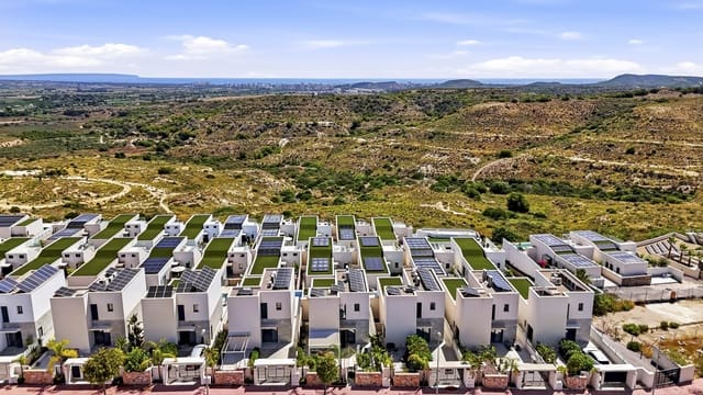 3 sypialnia Willa na sprzedaż w La Marquesa, Rojales z basenem garażem - 729 000 € (Ref: 9918637)