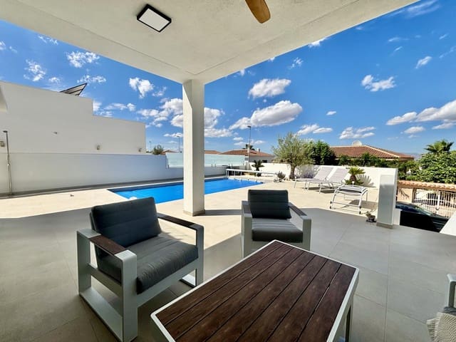 3 soveværelse Villa til salg i Ciudad Quesada, Rojales med swimmingpool garage - € 504.000 (Ref: 9941875)