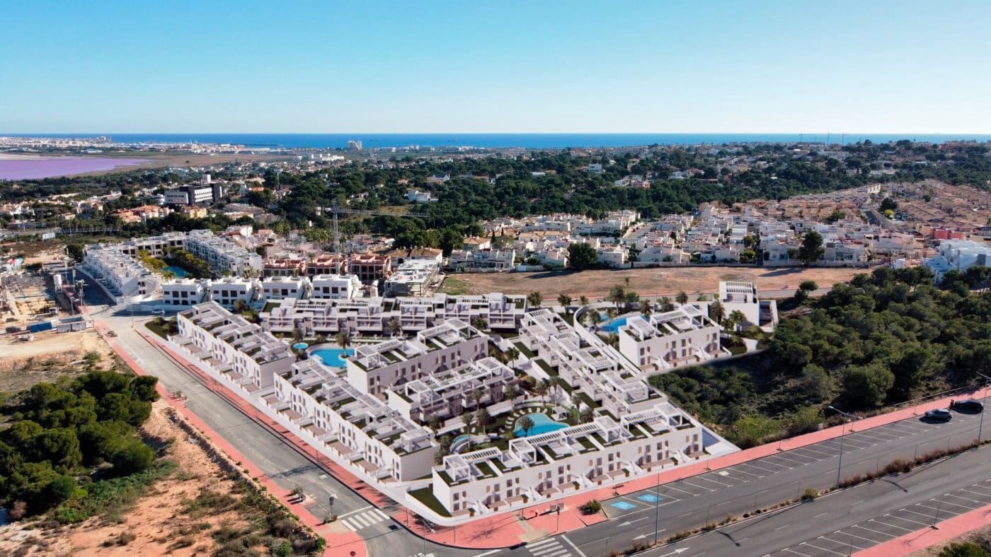 2 soveværelse Lejlighed til salg i Los Balcones med swimmingpool garage - € 322.900 (Ref: 9981891)