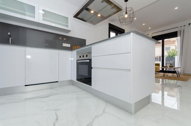 3 soveværelse Villa til salg i El Chaparral - La Siesta - La Torreta, Torrevieja med swimmingpool garage - € 424.000 (Ref: 9981896)