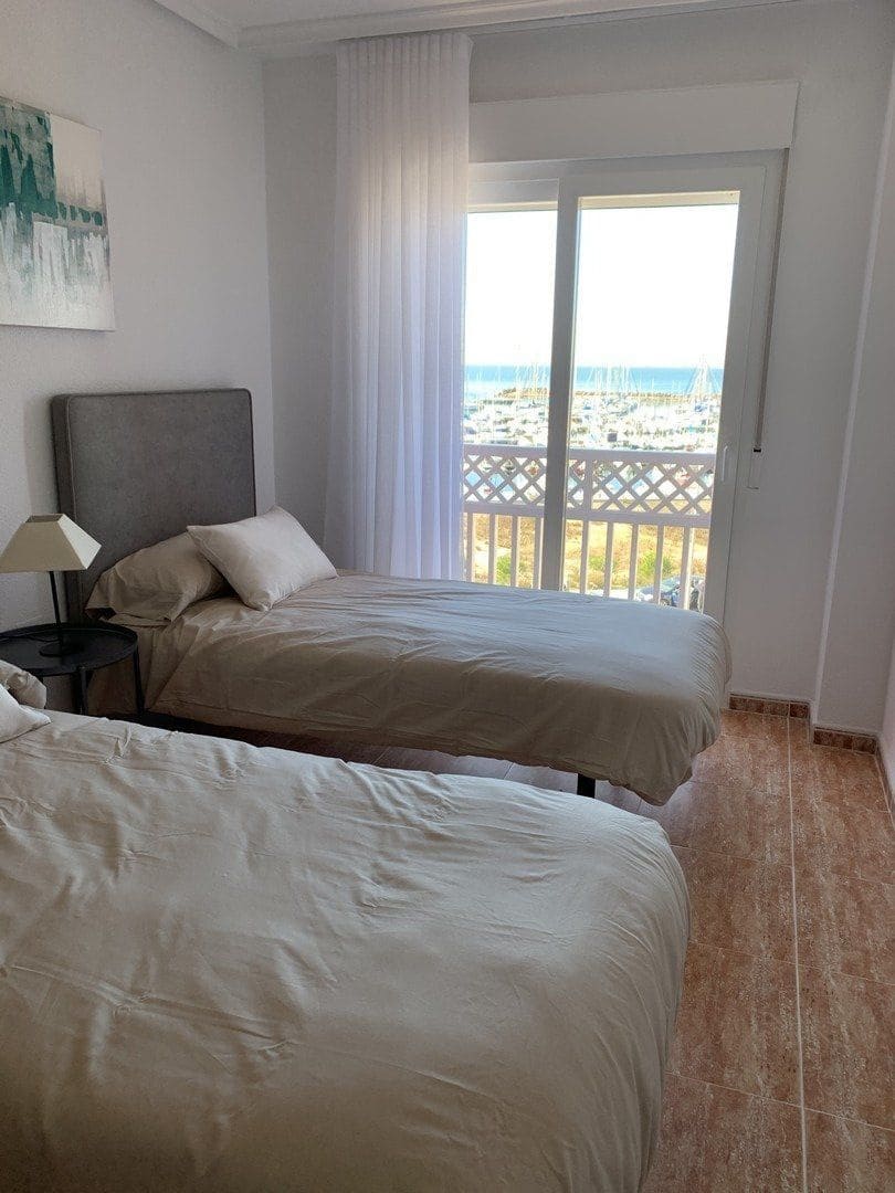 3 chambre Appartement à vendre à La Manga del Mar Menor avec piscine garage - 254 000 € (Ref: 9985385)