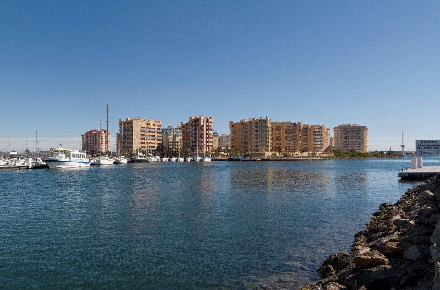 3 chambre Appartement à vendre à La Manga del Mar Menor avec piscine garage - 254 000 € (Ref: 9985385)