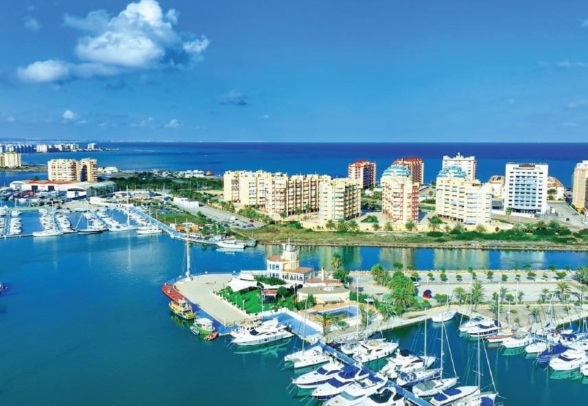 3 soveværelse Rækkehus til salg i La Manga del Mar Menor med swimmingpool garage - € 270.631 (Ref: 9985400)