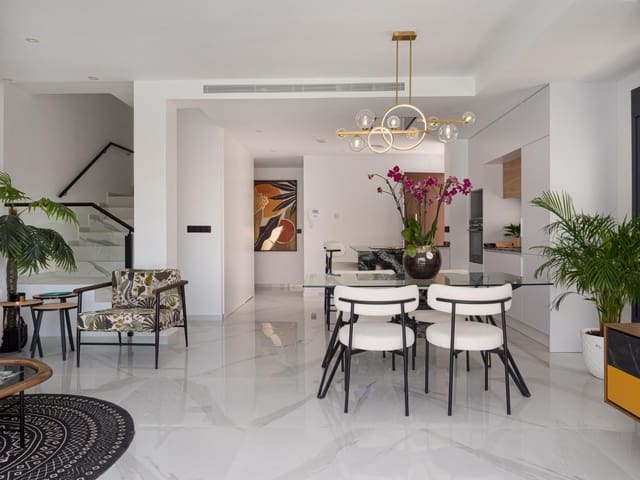 3 soveværelse Villa til salg i San Pedro del Pinatar ciudad, San Pedro del Pinatar med swimmingpool garage - € 489.000 (Ref: 9985508)