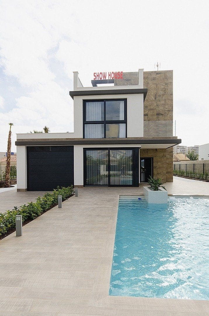 4 soveværelse Villa til salg i Playa Honda med swimmingpool garage - € 790.000 (Ref: 9985546)