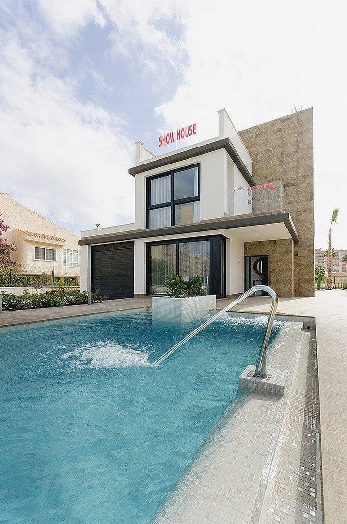 4 soveværelse Villa til salg i Playa Honda med swimmingpool garage - € 790.000 (Ref: 9985546)