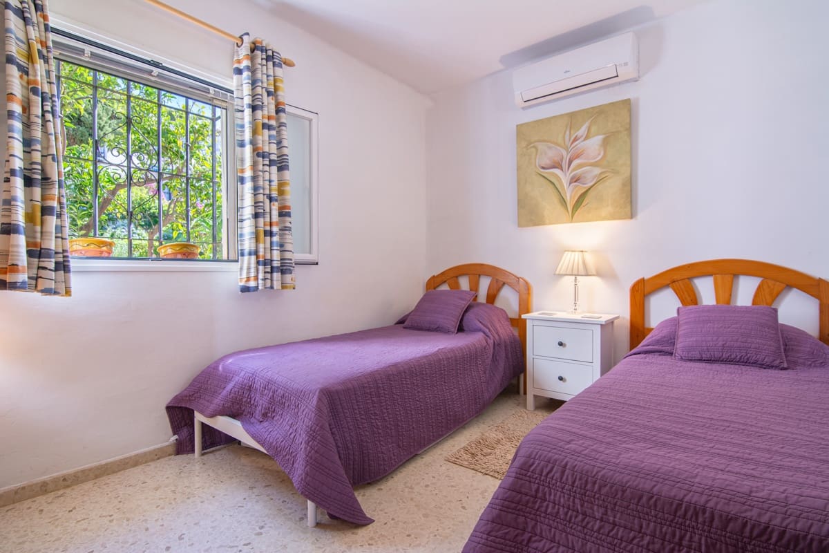 2 Zimmer Reihenhaus zu verkaufen in Nerja mit Pool Garage - 310.000 € (Ref: 10080510)