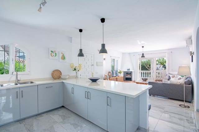 3 chambre Villa/Maison à vendre à Burriana, Nerja avec piscine garage - 725 000 € (Ref: 10128117)