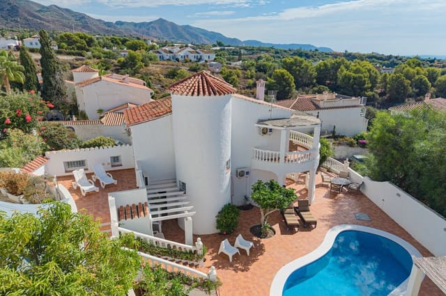 3 chambre Villa/Maison à vendre à Burriana, Nerja avec piscine garage - 725 000 € (Ref: 10128117)