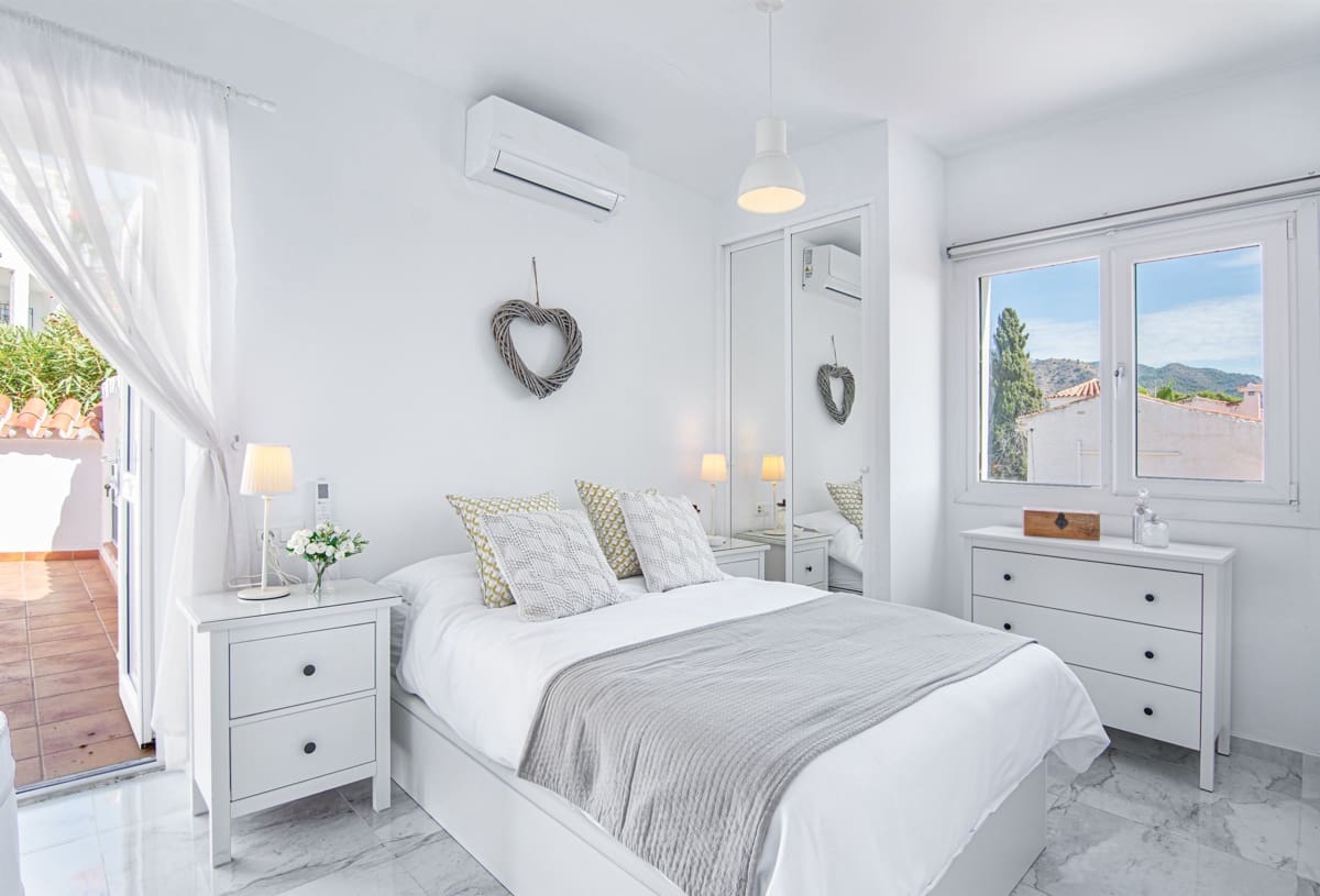 3 soveværelse Villa til salg i Nerja med swimmingpool garage - € 725.000 (Ref: 10128117)