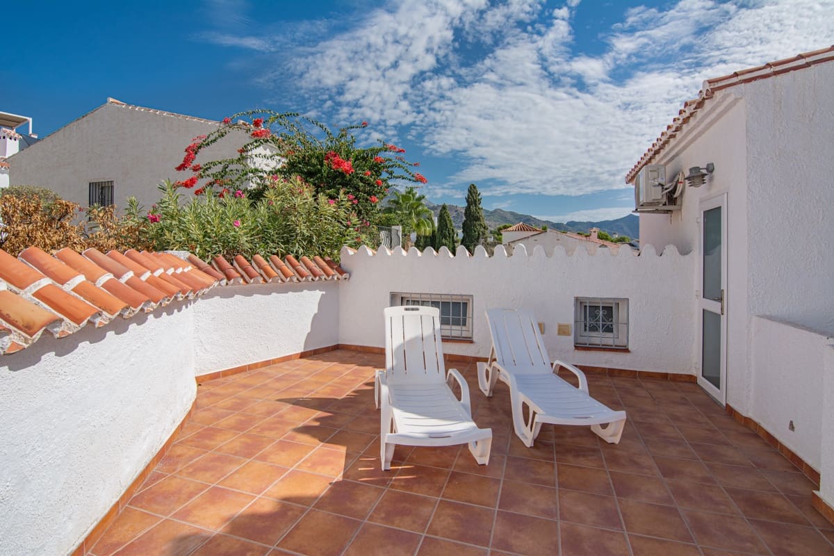 3 soveværelse Villa til salg i Nerja med swimmingpool garage - € 725.000 (Ref: 10128117)