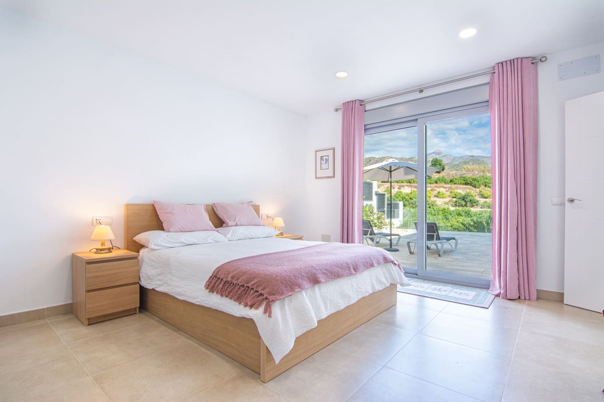 Chalet de 4 habitaciones en Nerja en venta con piscina garaje - 1.150.000 € (Ref: 10164237)