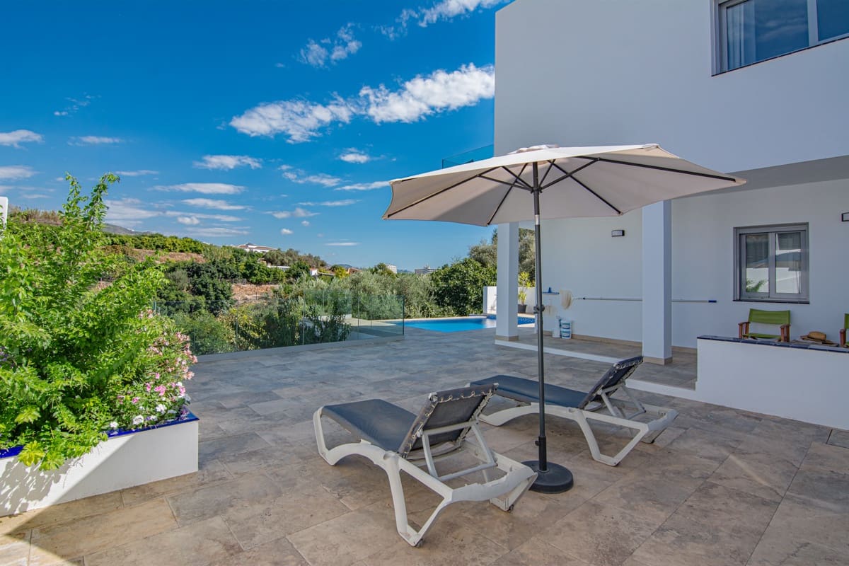 Chalet de 4 habitaciones en Nerja en venta con piscina garaje - 1.150.000 € (Ref: 10164237)