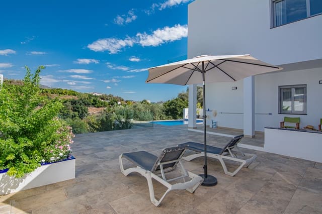 4 soverom Villa til salgs i Nerja med svømmebasseng garasje - € 1 150 000 (Ref: 10164237)