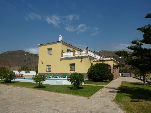 5 sypialnia Willa na sprzedaż w Torrox z basenem garażem - 1 050 000 € (Ref: 5295634)