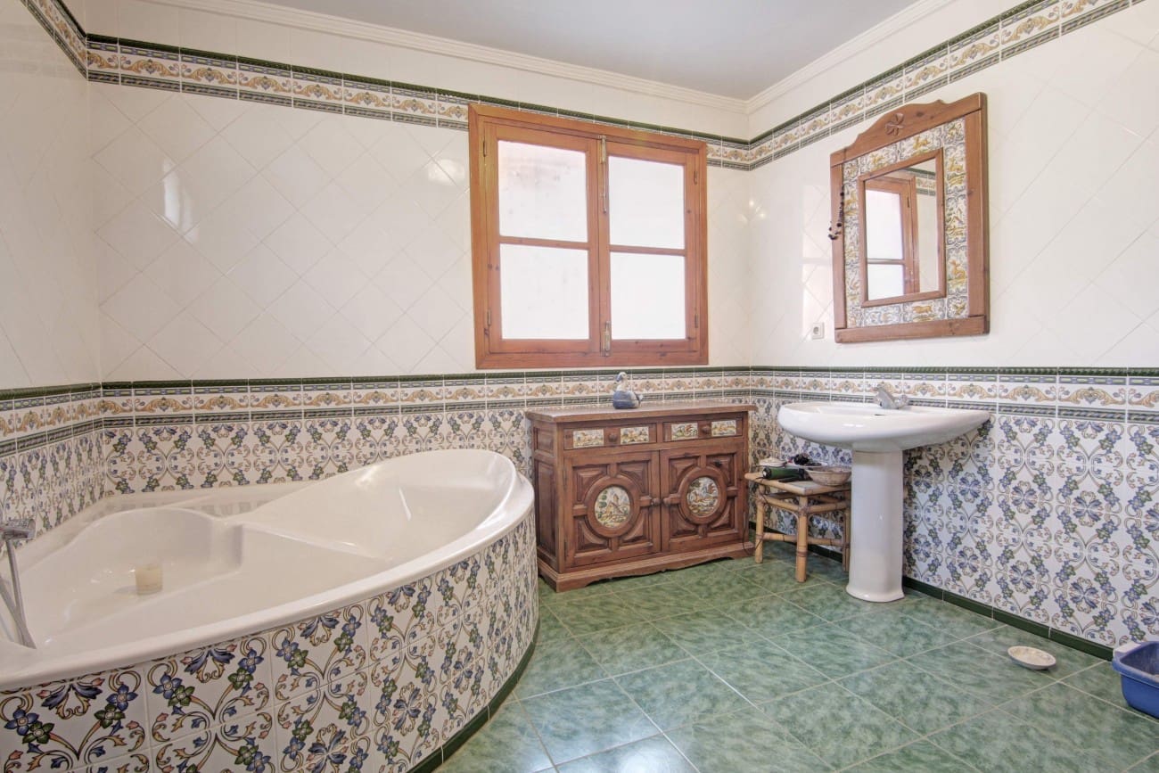 2 sypialnia Finka/Dom wiejski na sprzedaż w Nerja z basenem - 1 300 000 € (Ref: 5295693)