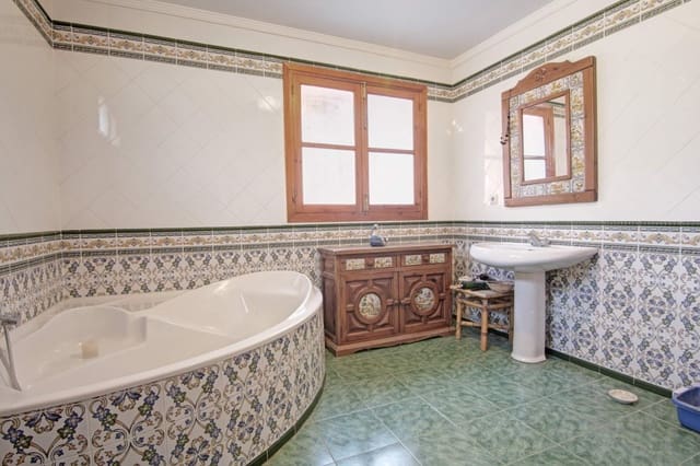 2 sypialnia Finka/Dom wiejski na sprzedaż w Nerja z basenem - 1 300 000 € (Ref: 5295693)