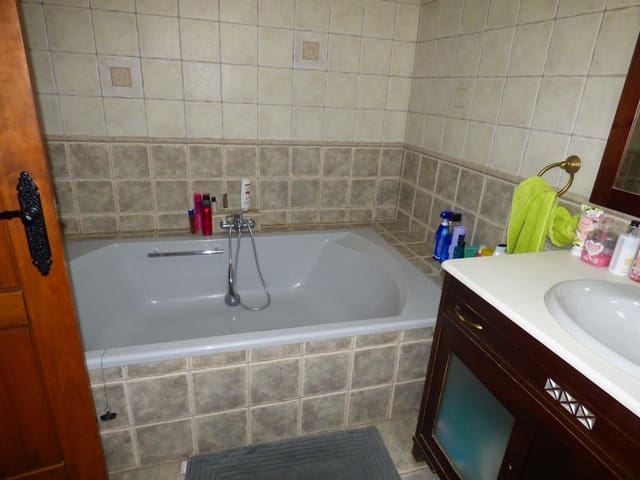 Chalet de 4 habitaciones en Nerja en venta con piscina garaje - 695.000 € (Ref: 7006804)