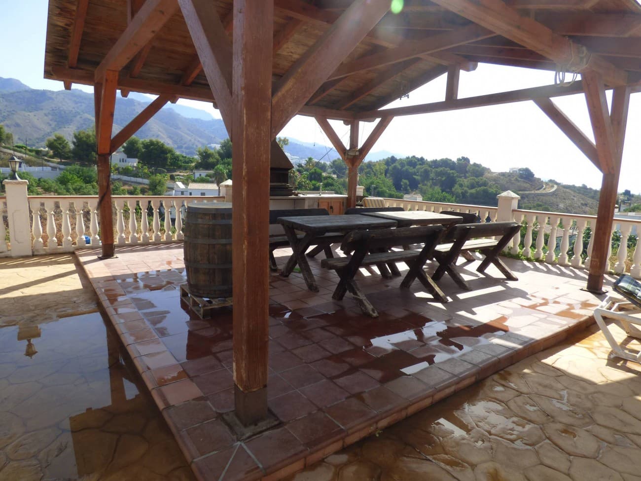 Chalet de 4 habitaciones en Nerja en venta con piscina garaje - 695.000 € (Ref: 7006804)