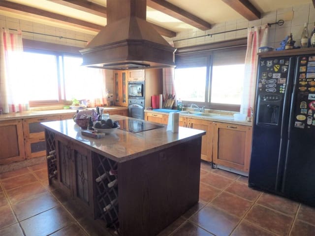 Chalet de 4 habitaciones en Nerja en venta con piscina garaje - 695.000 € (Ref: 7006804)