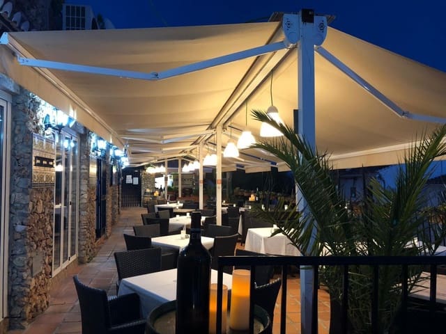 Restaurant/Bar til salgs i Nerja med svømmebasseng - € 399 000 (Ref: 7144936)